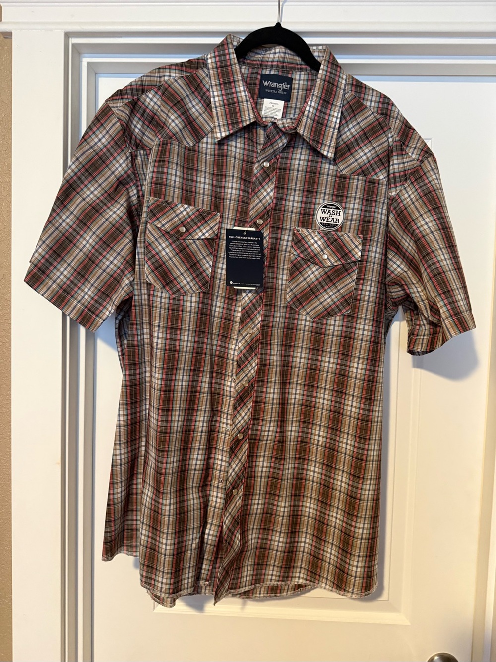 Wrangler Men’s Short-Sleeve Plaid Button-Down Shirt - Red, Brown, White
